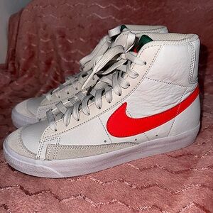 Nike Blazers 5.5Y/7W